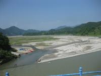 Die Boote für das Rafting werden vorbereitet