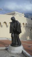 Francois im Mönchsgewand am Palais in Monaco