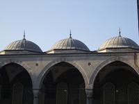 Im Hof der Sultan Achmet Moschee