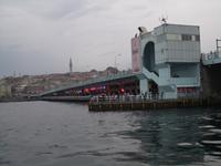 Unter der Galatabrücke gibt es gute Fischrestaurants