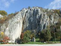 Vor dem Eingang zur Baradla-Höhle