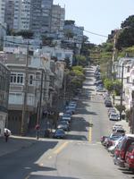 in der Ferne befindet sich die Lombard Street
