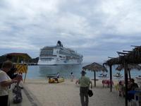 die Norwegian Pearl wartet auf unsere Rückkehr