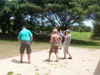 P1030505-wir versuchen uns beim Speerwerfen