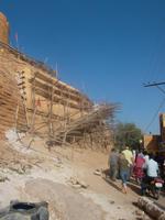 die Außenmauer wird gerade restauriert