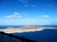 Blick vom Mirador del Rio auf die Insel Graciosa
