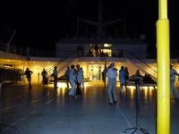 Tanzwütige auf dem Pooldeck