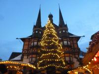 Weihnachtsmarkt vor dem Rathaus