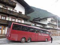 Unser Reisebus vor dem Moser's Hotel am Achensee in Maurach