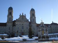 Einsiedeln - Klosterkirche mit Fraubrunnen