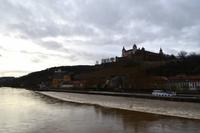 074 Festung Marienberg und das Käpelle von der Alten Mainbrücke