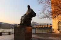 Smetana-Denkmal an der Moldau in Prag