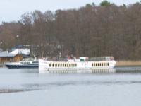 Ein nostalgischer Dampfer kreuzt