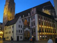 IMG_0929Haus Hänsel u. Gretel ,im Hintergrund Elisabeth Kirche