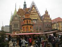 Weihnachtsmarkt mit Rathaus