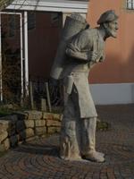 Ein Winzer in Stein