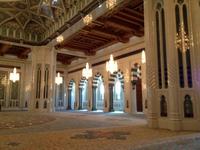 102 Männergebetshalle in der Sultan Qaboos Moschee in Muscat (Oman)