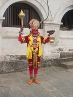 Heilige in verschiedenen Verkleidungen - hier als Hanuman - sieht man überall