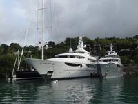 Bootsfahrt - im Luxushafen von Marigot