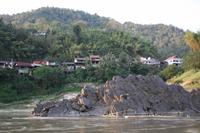 250 immer wieder Dörfer am Fluss
