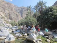 In der Oase von Nakhl auf der Suche nach einem Picknickplatz