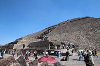 Aufstieg zur Sonnenpyramide – Teotihuacán