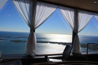 Von oben: Blick auf den Ontario See ...