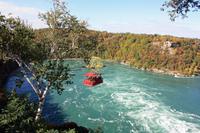 Weiterfahrt zu den Niagara-Fällen mit Stop am Whirlpool