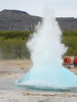 Sein kleiner Bruder Strokkur ist hingegen sehr aktiv