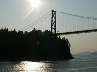 die Lion`s Gate Bridge beim Verlassen des Hafens