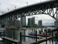 Blick von Granville Island auf die Skyline von Vancouver