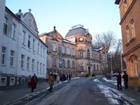 vor dem Spielzeugmuseum in Sonneberg
