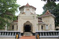 Besuch eines buddhistischen Tempels in Colombo