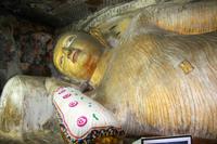 Liegender Buddha im ersten Felsentempel von Dambulla