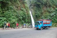 Wasserfall im Nebelwald um San Miguel