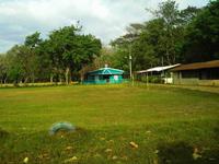 kleine Holzkirche in Pueblo Nuevo