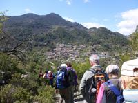 im Troodosgebirge, Blick auf das Dorf Lagoudherá
