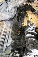 Stalaktiten und Stalagmiten im Upper Rock