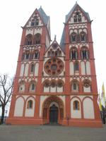 reich gehgliederte Westfassade des Limburger Domes