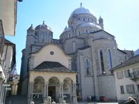 Alte und neue Kirche