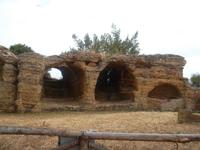 Byzantinische Gräber in der Felsenmauer des Valle dei Templi