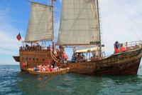 Segelschifffahrt entlang der Küste der Algarve