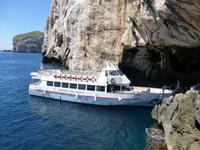 unser Boot am Eingang zur Neptunsgrotte