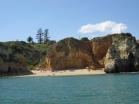 Badestrand bei den Felsen vom Ponta da Piedade