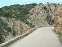 Straße durch die Calanches in Korsika