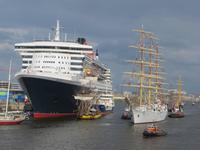 Queen Mary 2 zum 824. Hafengeburtstag