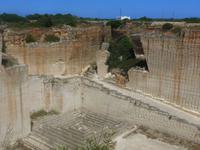 bizarre Gebilde im alten Steinbruch