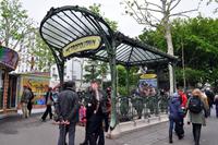 Eine der wenigen im Originalzustand aus dem Jahr 1900 erhaltenen Metrostationen