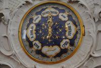 Uhr im Treppenhaus des Katharinenpalastes