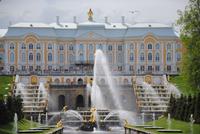 Palast Peterhof mit seiner mächtigen Fontäne